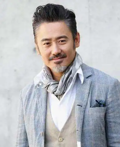  真男人手撕吴秀波王思聪发博怼吴秀波,这个人拍短片暗讽
