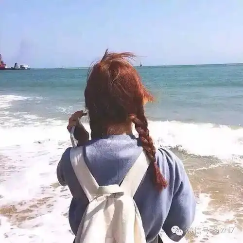 头像背影女不露脸海边
