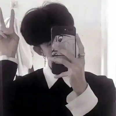  好看的头像男手机控,风情万种的男人
