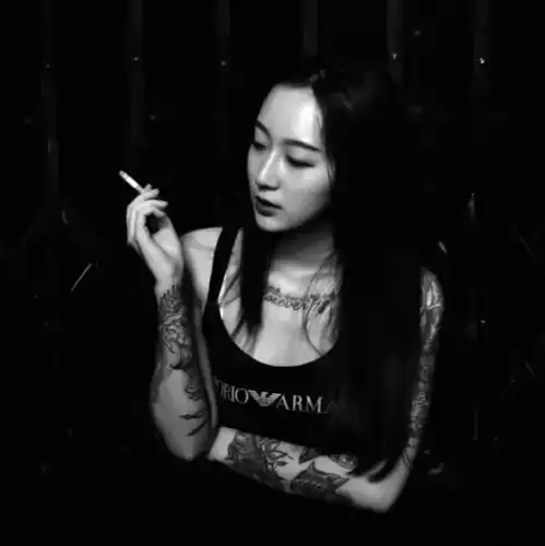 真人头像女生冷酷霸气 