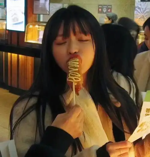  女朋友非得让喂着吃,我也就只能从命了,看看能吃饱不