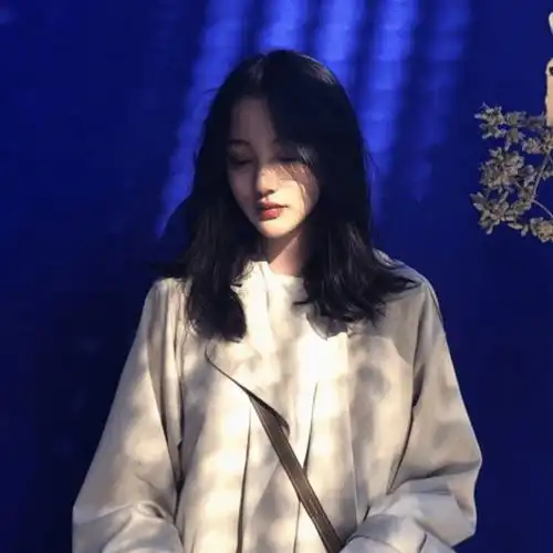  情敌看中的女头颇有品味
