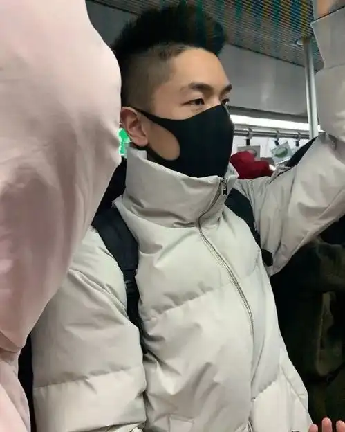  那些口罩也遮不住的颜值好想偶遇这些口罩帅哥滇池