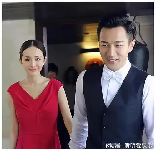  回顾杨幂和刘恺威的婚礼,现场虽朴素,但杨幂那天连眼睛都在笑