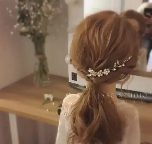  戴花儿新娘背影杀top50戴花发型炸出咯春日少女心