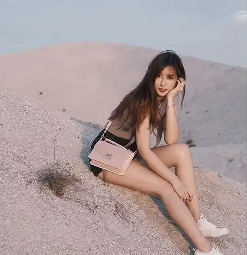  小姐姐长得像林志玲,爱健身的她,还拥有迷人好身材