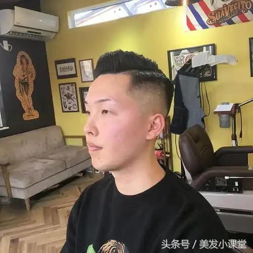  成熟男士的发型,简单干净有气场