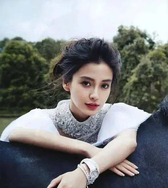  女明星爆红前后颜值差距,杨幂没变化,刘亦菲一直很美,她很意外