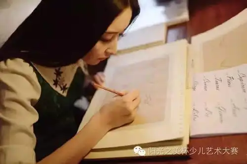  她是中国最美插画师,不靠脸拼才华登上央视