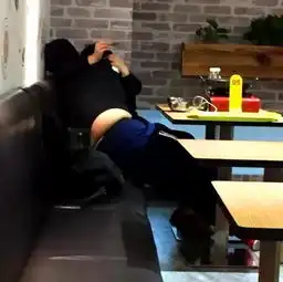  辣眼睛衡阳一对情侣公共场合秀恩爱