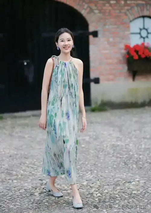  连衣裙,大一点更时髦