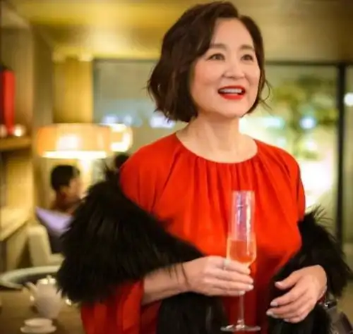  林青霞否认与富豪老公邢李原离婚我的家庭幸福美满