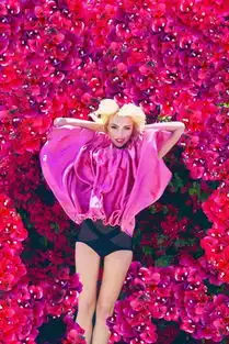  清新脱俗中的性感温暖柔情的俄系美女作品