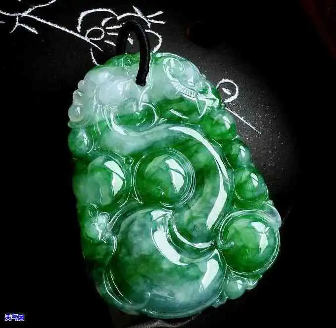  翡翠颗粒粗不值钱详解影响价格的因素与图片展示