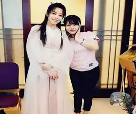  花不弃莫若菲粗布女装被吐槽,换上鲜纱裙的她,还觉得不美吗