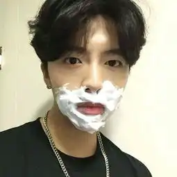  问下这个男网红叫什么名字是哪里的