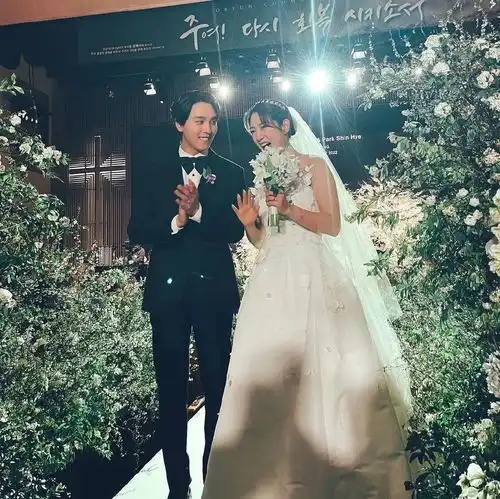  朴信惠婚礼不羡慕她的四套婚纱,太羡慕她收获的祝福
