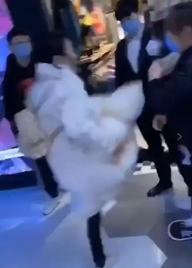 好看的女士戴口罩头像拘