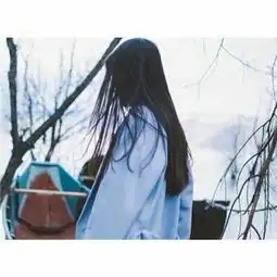 2018海边上下留白女生头像最新版讲话和迷你裙都是越短越好