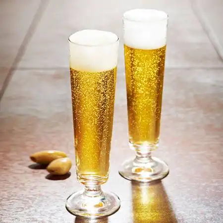  解锁喝啤酒的正确方法,get更好喝的姿势,做有格调的小资人