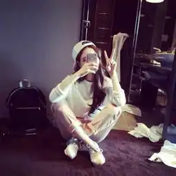  戴帽子,戴眼镜,又霸气的女生头像