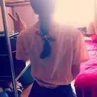  求女生背影剪刀手的好看唯美图片越多越好清楚点的