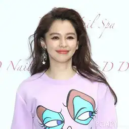  童颜俏发型让女神甜美如初