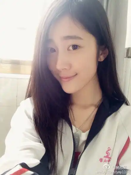  北影校花杨欣颖清新脱俗