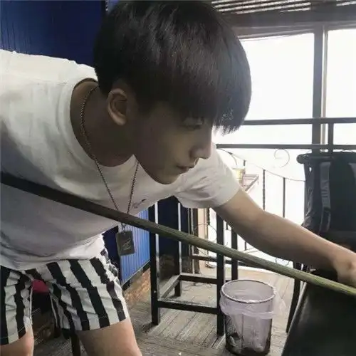  就喜欢男生嘴角微笑常留,冷酷头像男