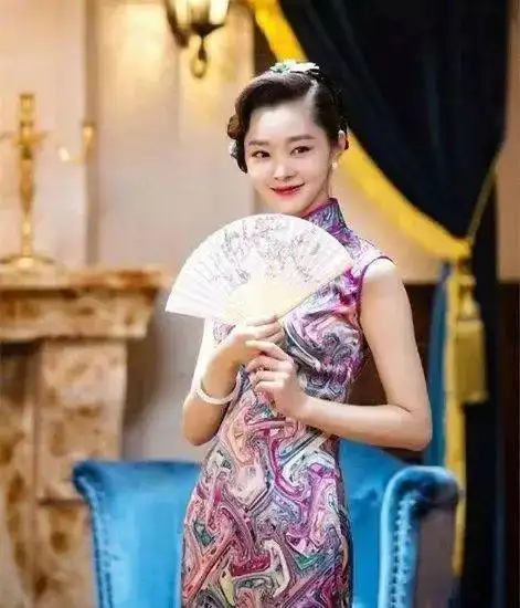  旗袍第一美,优美天鹅颈养颜有气质