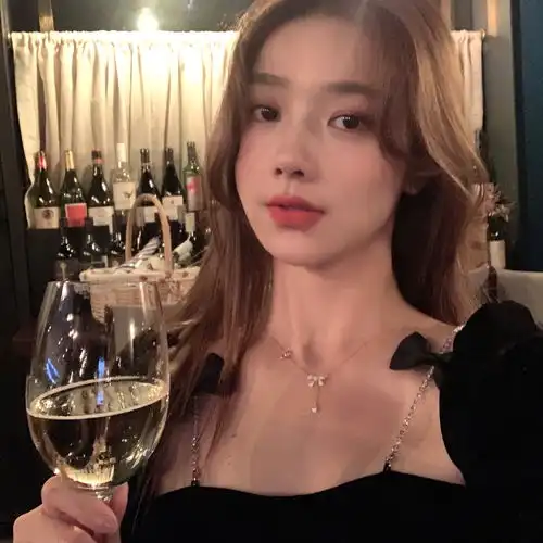  美女落泪925银项链女轻奢小众设计感2023新款爆款高级锁骨链颈链淘宝网饰品blingbling