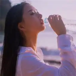  2018最火微信头像女霸气高冷青衫不拭妆下泪临雨桃花倾心醉