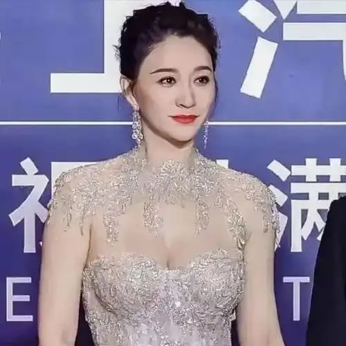  李小冉的胸殷桃的腰闫妮的腿,这6位中年女星性感起来迷死人