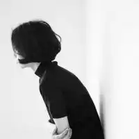  背影头像女高清黑白微信头像图片大全