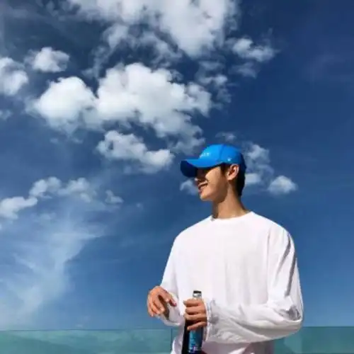 微信头像成熟创意诗人