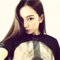  戴头盔女生头像待我强大之时必毁负我之人