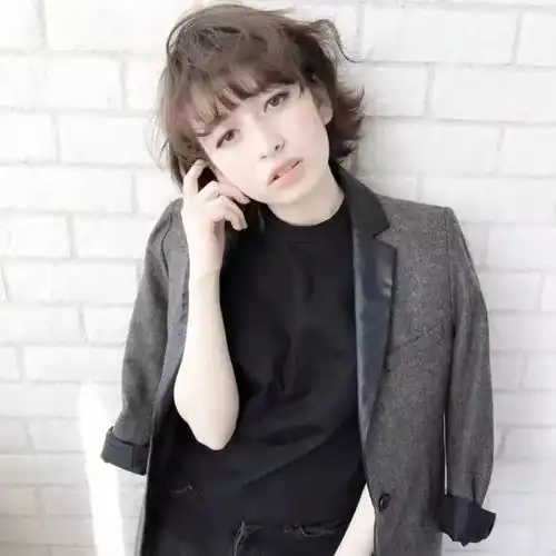  自然甜美清新风格发型