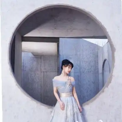  杨紫樱花写真仙气十足,粉色裙装衬得肤白如雪,气质迷人