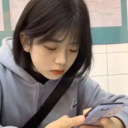  甜美女生头像真人路是自己走出来的