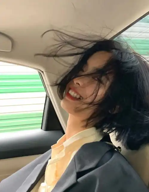  刘雯继承人宋威龙绯闻女友这位00后模特的资源也太好了