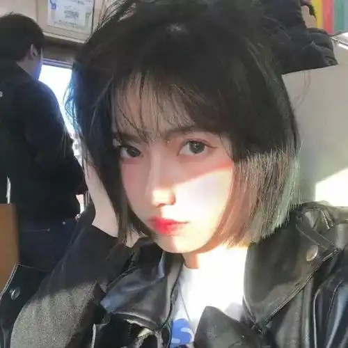  女生头像有整个宇宙想讲给你听