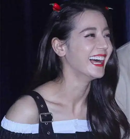  大笑起来一秒变惊吓的女星唐嫣baby章子怡均上榜