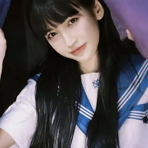 女生头像灿烂笑容