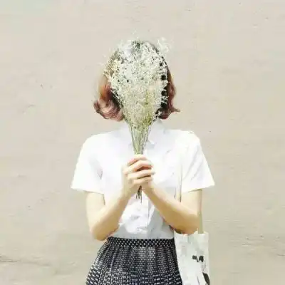  捧花情侣头像手里拿花的女生头像高清系列