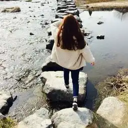  唯美图片上面写了姓氏的我姓幸,图片给了你帮我加一句话有关幸这个字的谢谢