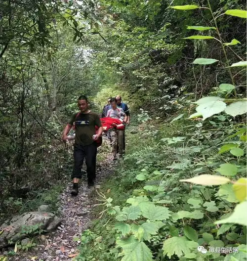  徽县嘉陵镇严坪村东沟村民,翻山涉水历经千险万阻救人附视频