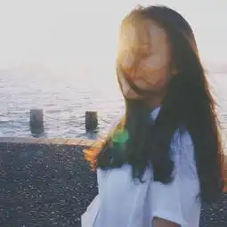  长发美女海边风景头像唯美风不同世界不同立场