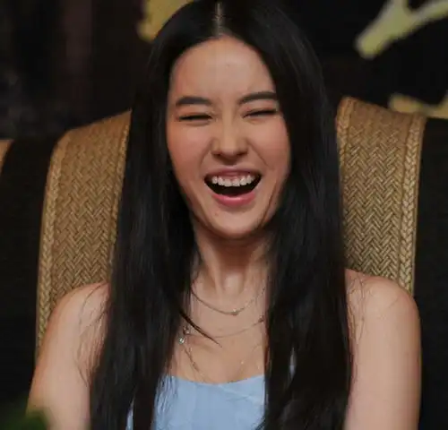  长相很美,一笑却变丑的女星刘亦菲和郑爽上榜,最后一位吓坏网友