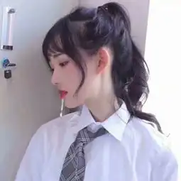 女生头像萌笑扎马尾