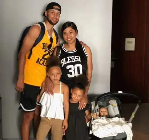  nba最爱秀恩爱的一对,颜值高爱搞怪,网友科比瓦妮莎也比不上